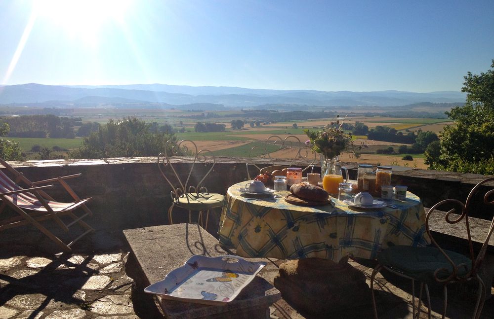 Petit-déjeuner en terrasse